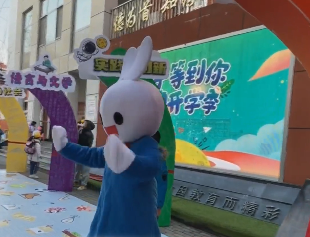 东城十余万师生“回归”校园 开启新学期
