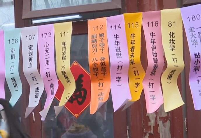 交道口街道鼓楼苑社区居民“四合院里闹花灯”
