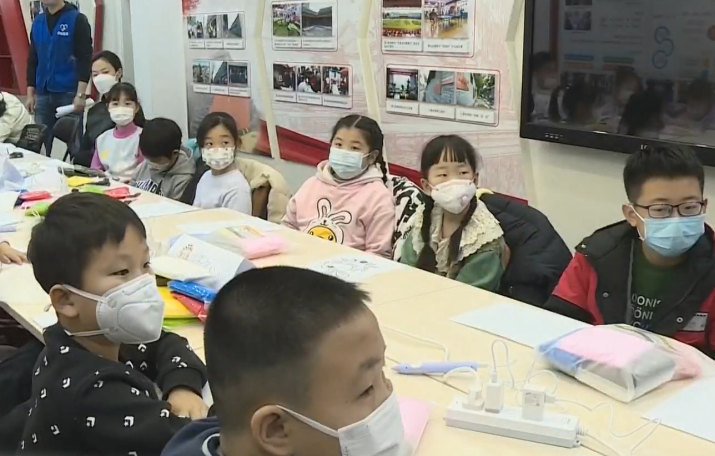 景山街道举办“寄思以形 新年新愿”亲子彩泥手工制作活动