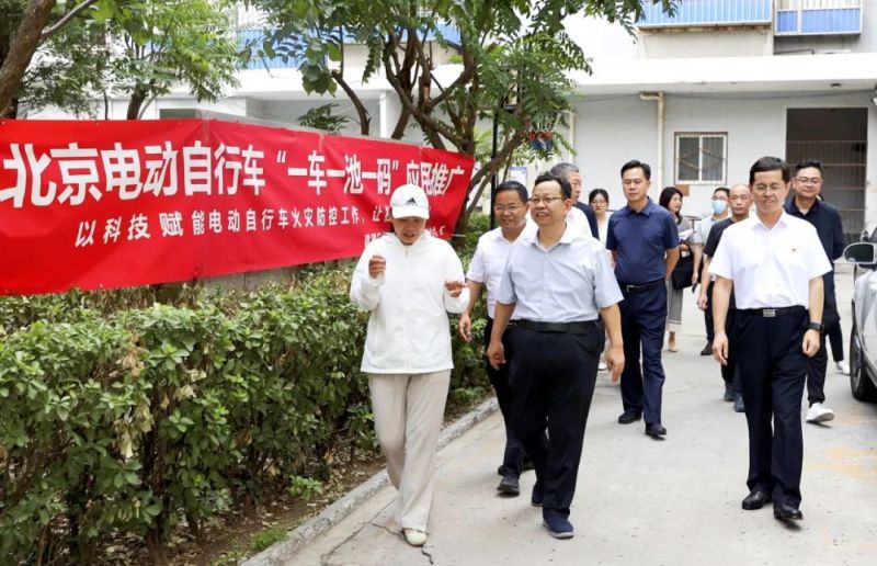孙新军到建国门街道调研，强调要着力解决群众“急难愁盼”，绘就城市“首善画卷”.jpg