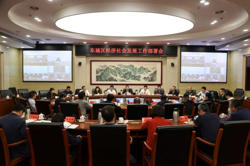 孙新军在全区经济社会发展工作部署会上强调，努力当好高质量发展排头兵 (1).jpg