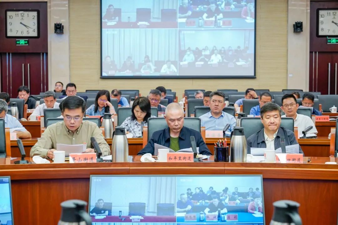 孙新军主持召开月度工作点评会，强调要乘势而上形成推动高质量发展强大动力2.png