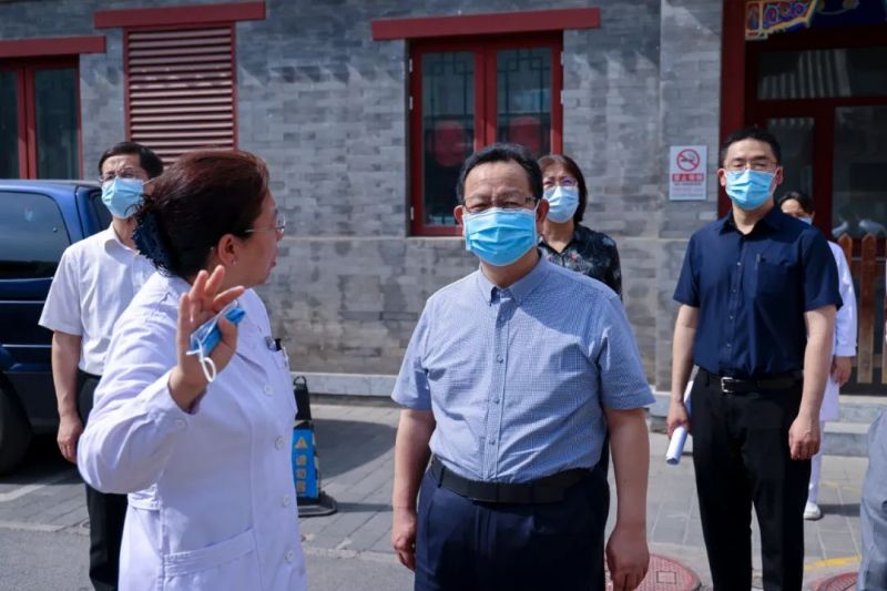 以保障人民健康为己任，加快“健康东城”建设！孙新军调研全区卫2.jpg