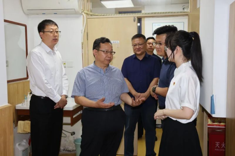 孙新军调研全区养老服务工作，强调要以老年人满意为目标，努力走出一条具有东城特色的养老服务道路.jpg