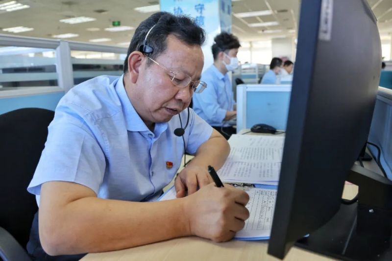 用心用情用力为民分忧、为民解困！孙新军值守12345热线，现场督办解决群众“烦心事”2.jpg