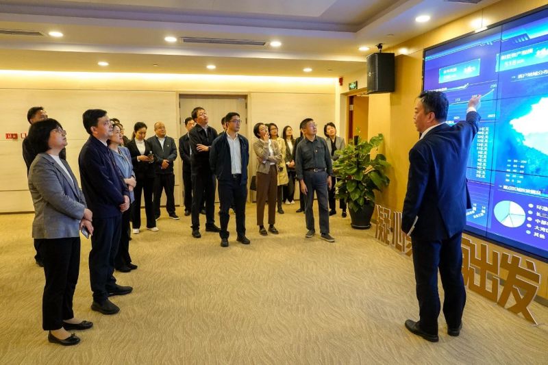 探索产业集聚发展新路径、新方向、新举措！区政府党组开展集体调研 (1).jpg