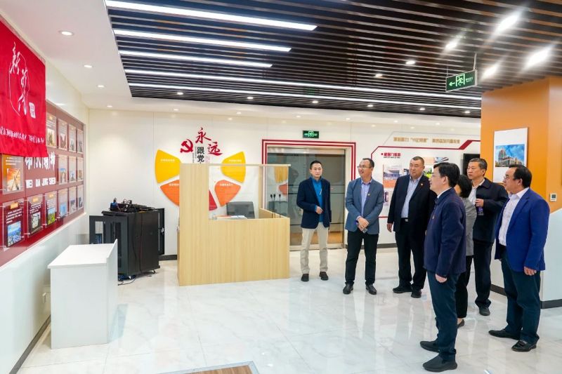 探索产业集聚发展新路径、新方向、新举措！区政府党组开展集体调研 (2).jpg