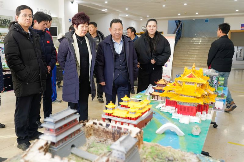 孙新军调研五中教育集团，强调要持续深化教育领域综合改革，实现教育优质均衡发展 (1).jpg