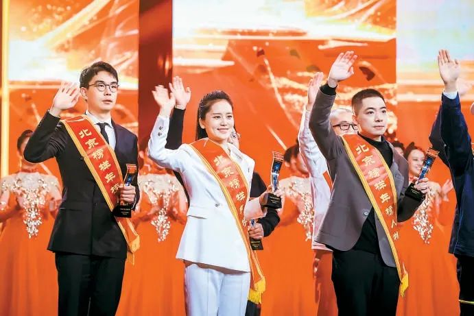 这个北大毕业的东城小伙儿， 捏面人捏成了“网红”2.jpg