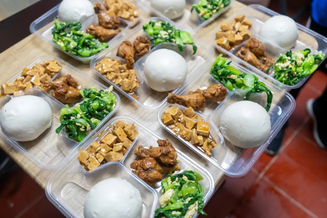 三餐有时，爱让老人不孤单12.png