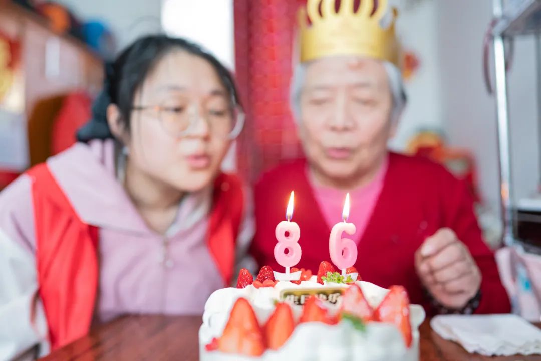 三餐有时，爱让老人不孤单20.png