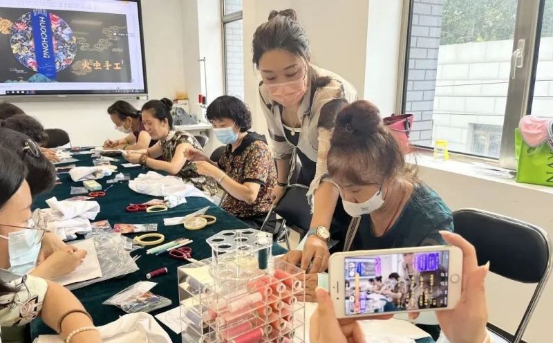 爱好变职业！这里打造社区非遗生态圈，帮“京绣巧娘”找到工作8.jpg