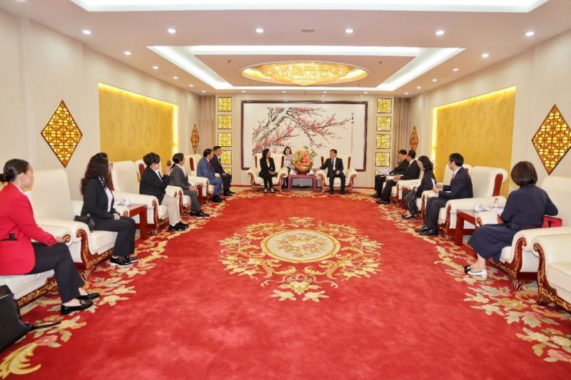周金星会见蒙古乌兰巴托市苏赫巴特尔区代表团 (1).jpg