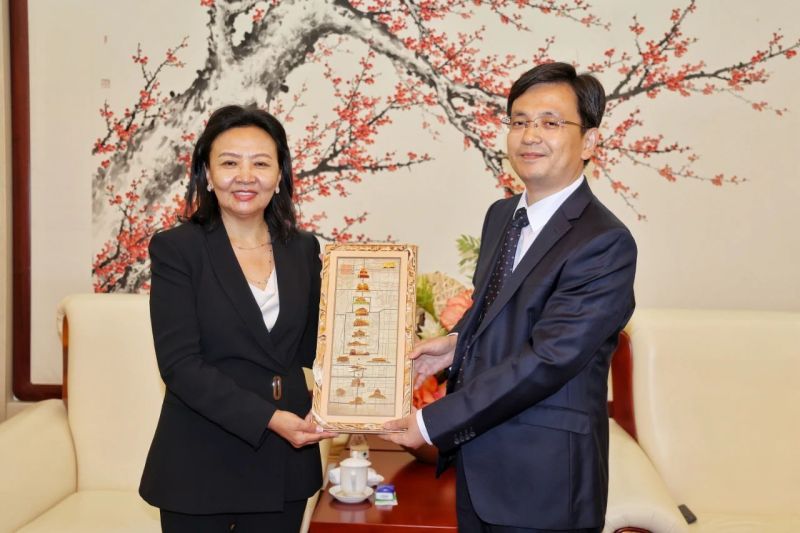 周金星会见蒙古乌兰巴托市苏赫巴特尔区代表团 (2).jpg