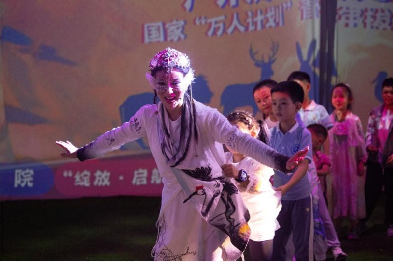 中国儿艺“绽放·启航”孵化计划启动，沉浸式儿童剧《兔儿爷》首演 (1)(2).jpg