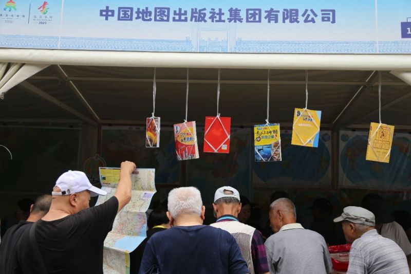 阔别十年回归！“我与地坛”北京书市点亮“书香东城” (16).jpg