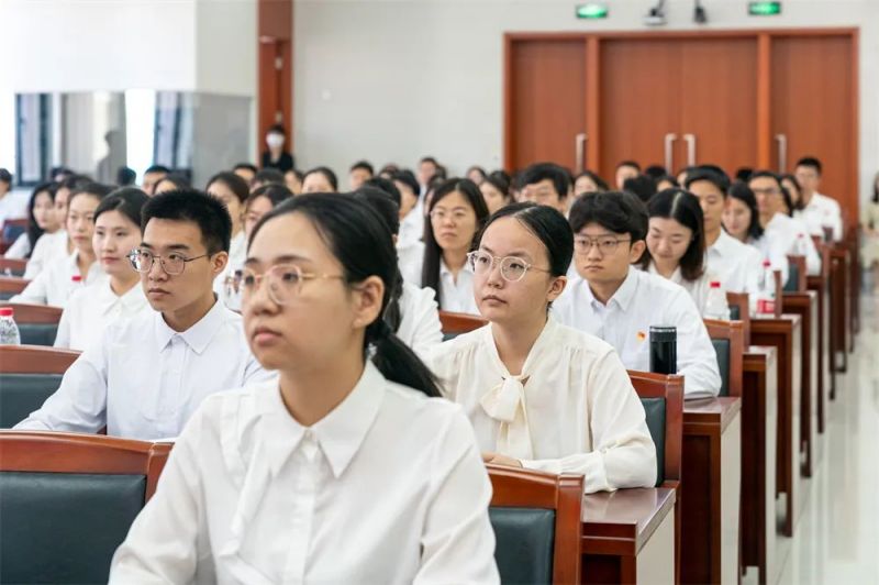 孙新军为东城区年轻干部讲授“开学第一课”，强调要读好“四本书”，在新时代新征程中建功立业4.jpg