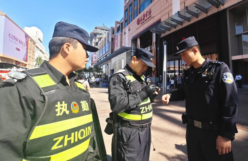每日巡逻数万步、回复上百次！金街卫士，事无巨细总关情 (2).jpg