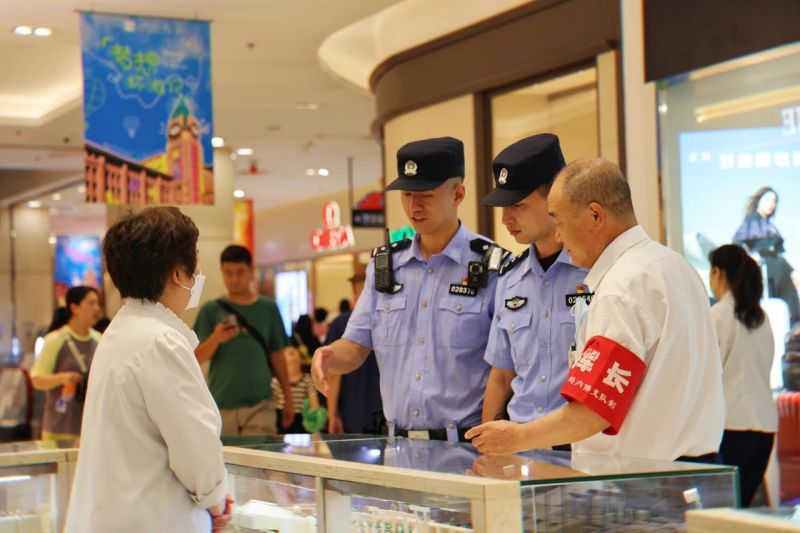 每日巡逻数万步、回复上百次！金街卫士，事无巨细总关情 (7).jpg