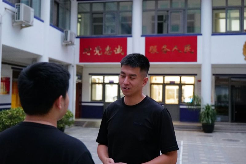 每日巡逻数万步、回复上百次！金街卫士，事无巨细总关情 (8).jpg