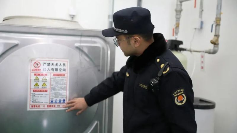 今日零时正式供暖，应急队伍24小时值守，东城这样保障居民温暖过冬 (4).jpg