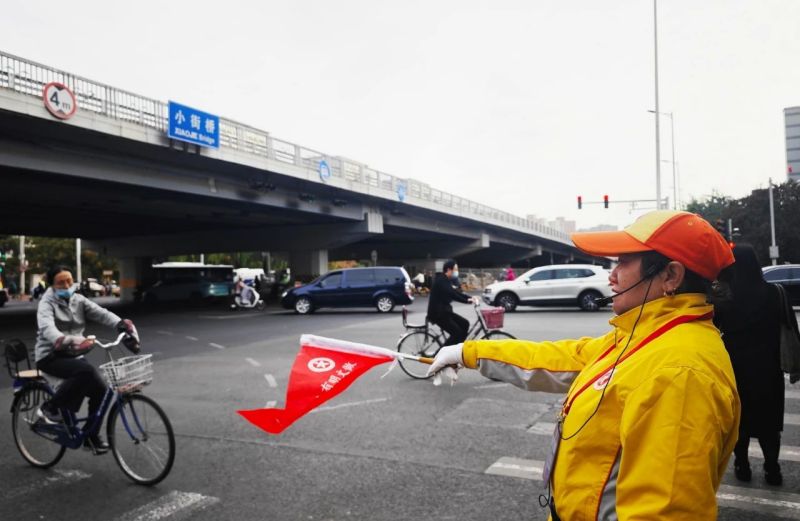 闯红灯、逆行、越线停车……东城严查12类路口交通违法 (4).jpg