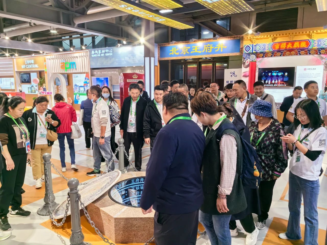 “东城元素”拉满！百年金街“搬”到了进博会，还有这些精彩 (1).JPEG