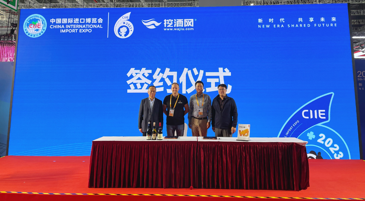 “东城元素”拉满！百年金街“搬”到了进博会，还有这些精彩 (2).JPEG