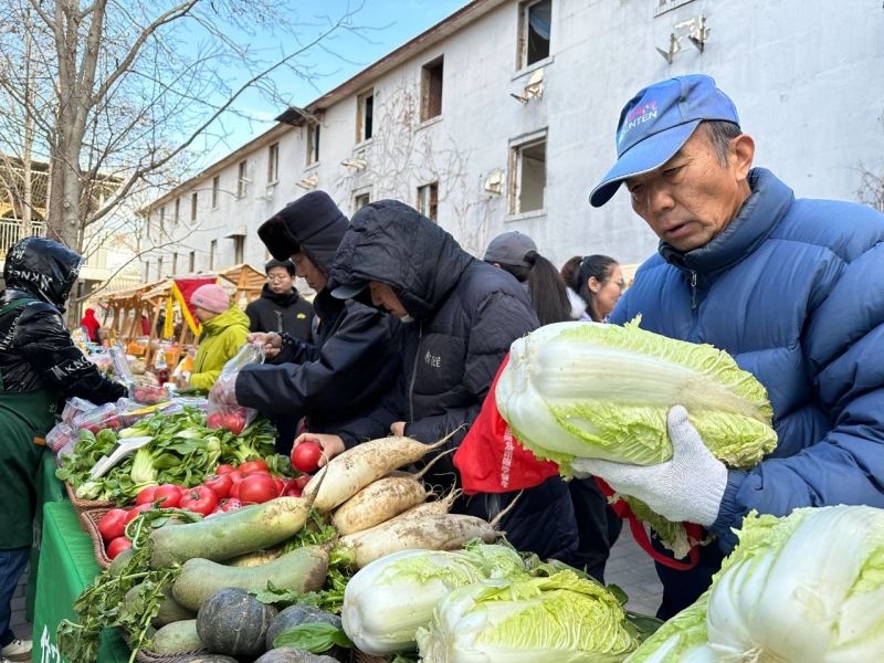 东城每月举办一次“惠老大集”，老人购物“打八折” (1).jpg
