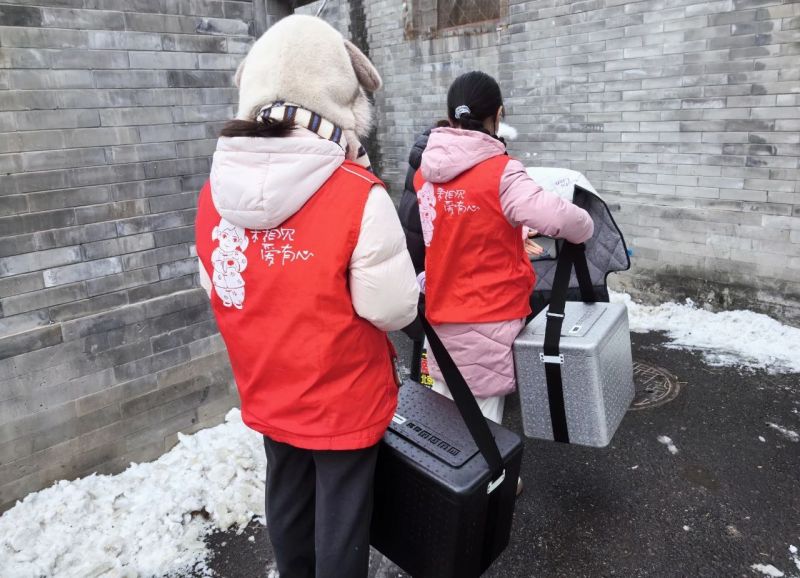 为老人送餐、免费蔬菜包、24小时守护……这些冬日里的小温暖，请查收 (2).jpg