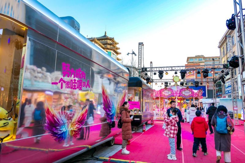 金街年味浓，“萌龙”最吸睛 (11).jpg