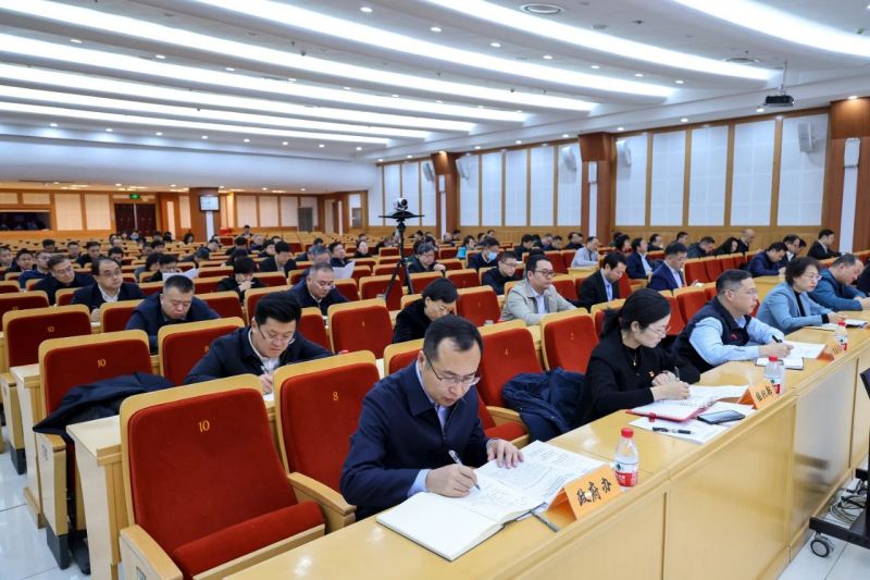 2024年东城区政府全体会议召开 (2).jpg