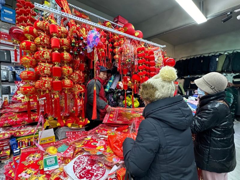 春节临近，年货市场“龙元素”商品唱主角！来东城一站式购齐 (4).jpg