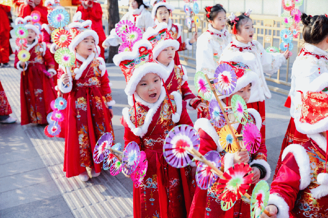 “鞭打春牛”迎立春，东城发布“和美有时”廿四节气赋能计划 (1).GIF