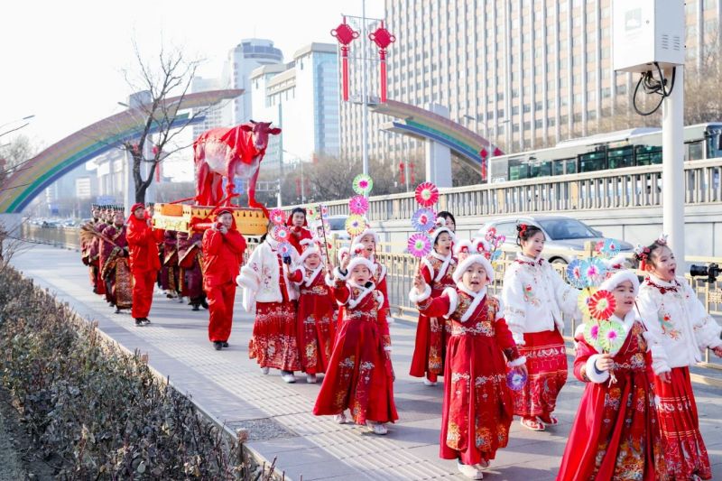 “鞭打春牛”迎立春,东城发布“和美有时”廿四节气赋能计划 (5).jpg