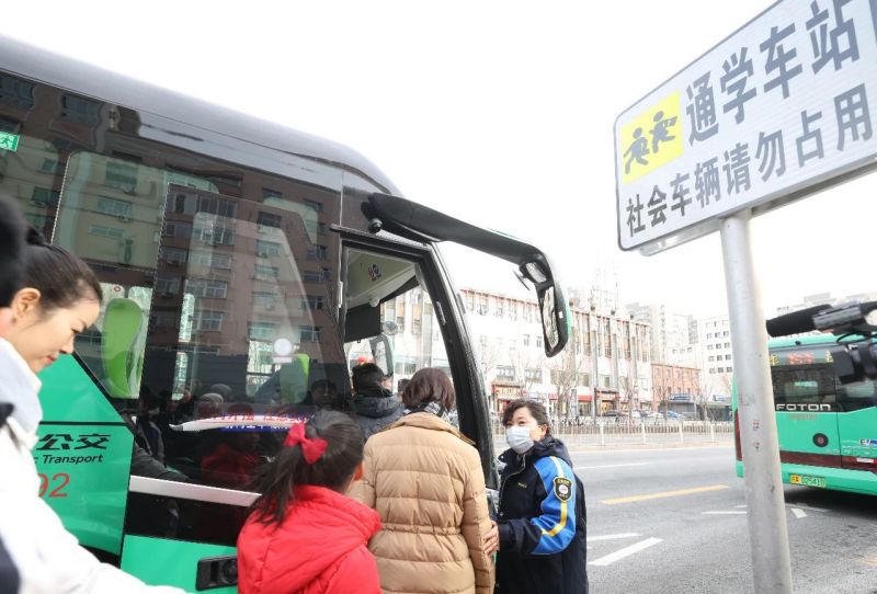 周一开学，东城也有通学公交了！ (5).jpg