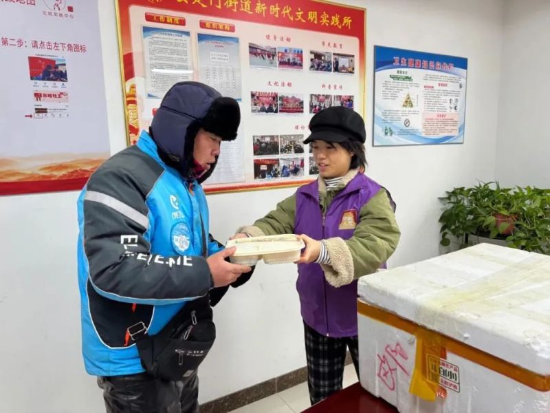 “甜葡萄”串起浓浓邻里情 (7).jpg