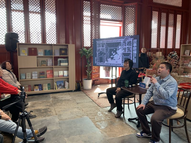 书店藏身古建，大殿里选书、打卡！读者走进700年宏恩观 (7).jpg