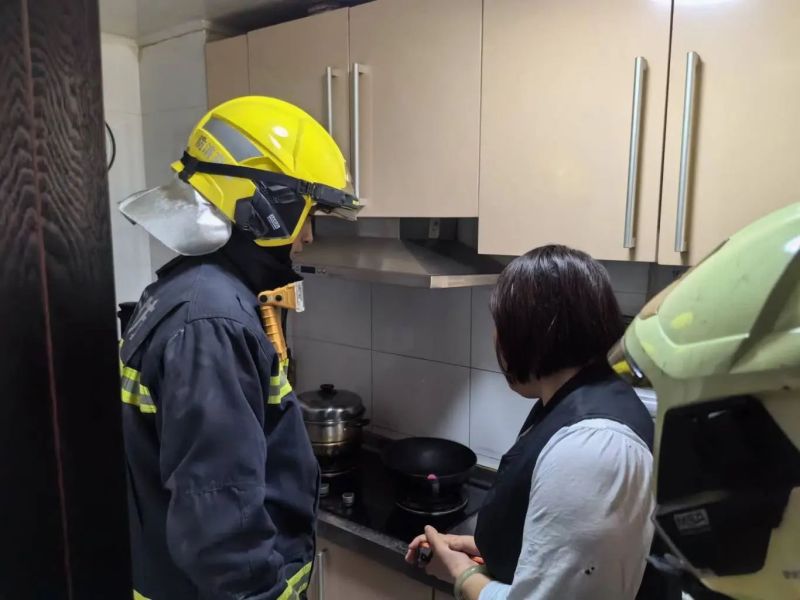 “小事不小”！东城消防“蓝朋友”帮您解忧 (4).jpg