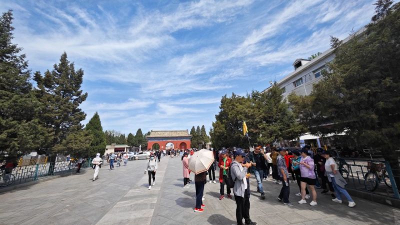 天坛公园南门停车场撤场，御道“亮出来”了！ (1).jpg