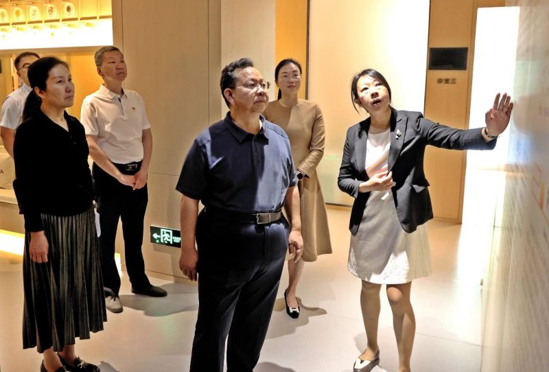 孙新军调研“杏巷”建设工作，强调要持续提升医疗服务能力和品质，增强人民群众获得感幸福感 (3).jpg