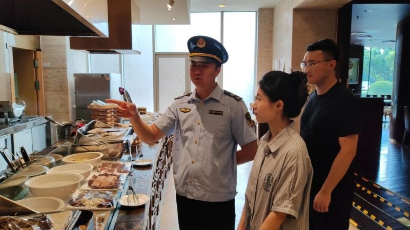 东城率先开出“免罚慎罚清单”！创新举措入选全市首批案例 (1).jpg