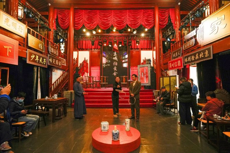 媒体记者走进东城，探寻城市消费新场景 (8).jpg