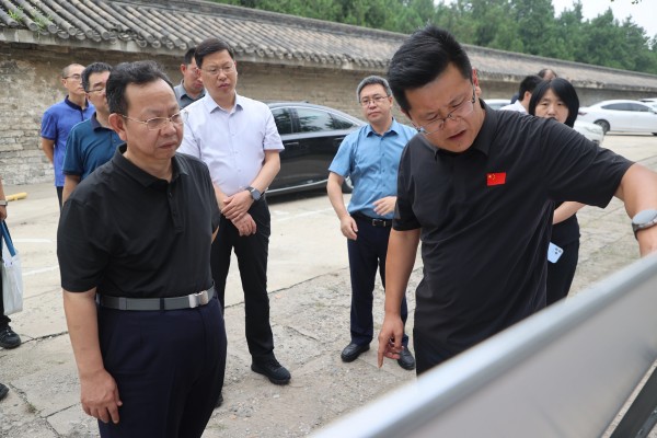 孙新军调研环天坛周边公共空间改造工作.jpg