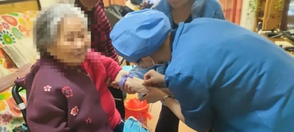养老照护+家庭病床,让居家养老更有“医”靠.jpg
