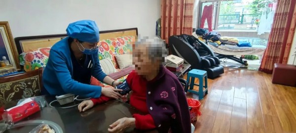 养老照护+家庭病床,让居家养老更有“医”靠1.jpg