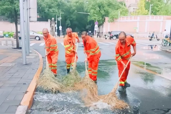 靠前防御、快速处置!东城精准施策织密防汛网7.jpg