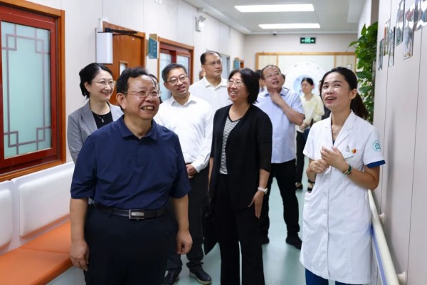 孙新军调研医疗卫生机构,强调要聚焦群众就医急难愁盼,以党建引领服务提质增效.jpg