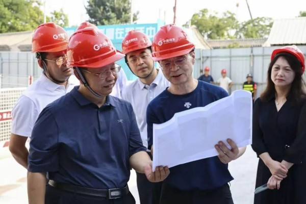 孙新军调研前门街道,强调要以奋进姿态推动高质量发展,以暖心服务增进民生福祉.jpg