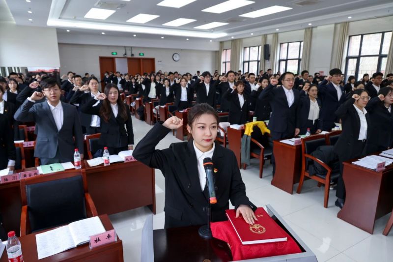 孙新军为东城区2024年公务员初任培训班学员讲授“开学第一课” (5).jpg